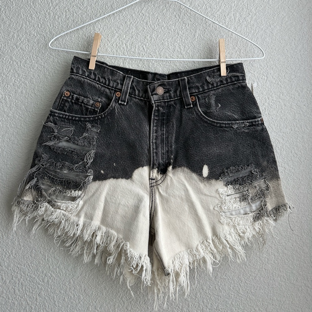 LEVIS HIGH RISE CUT OFF SHORTS